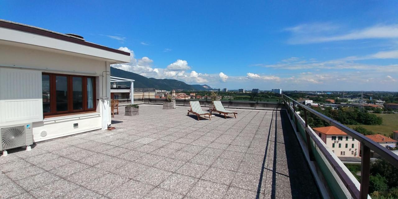 La Suite Attico Metro' Volta Brescia Buitenkant foto