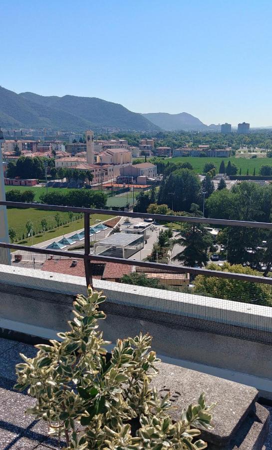 La Suite Attico Metro' Volta Brescia Buitenkant foto